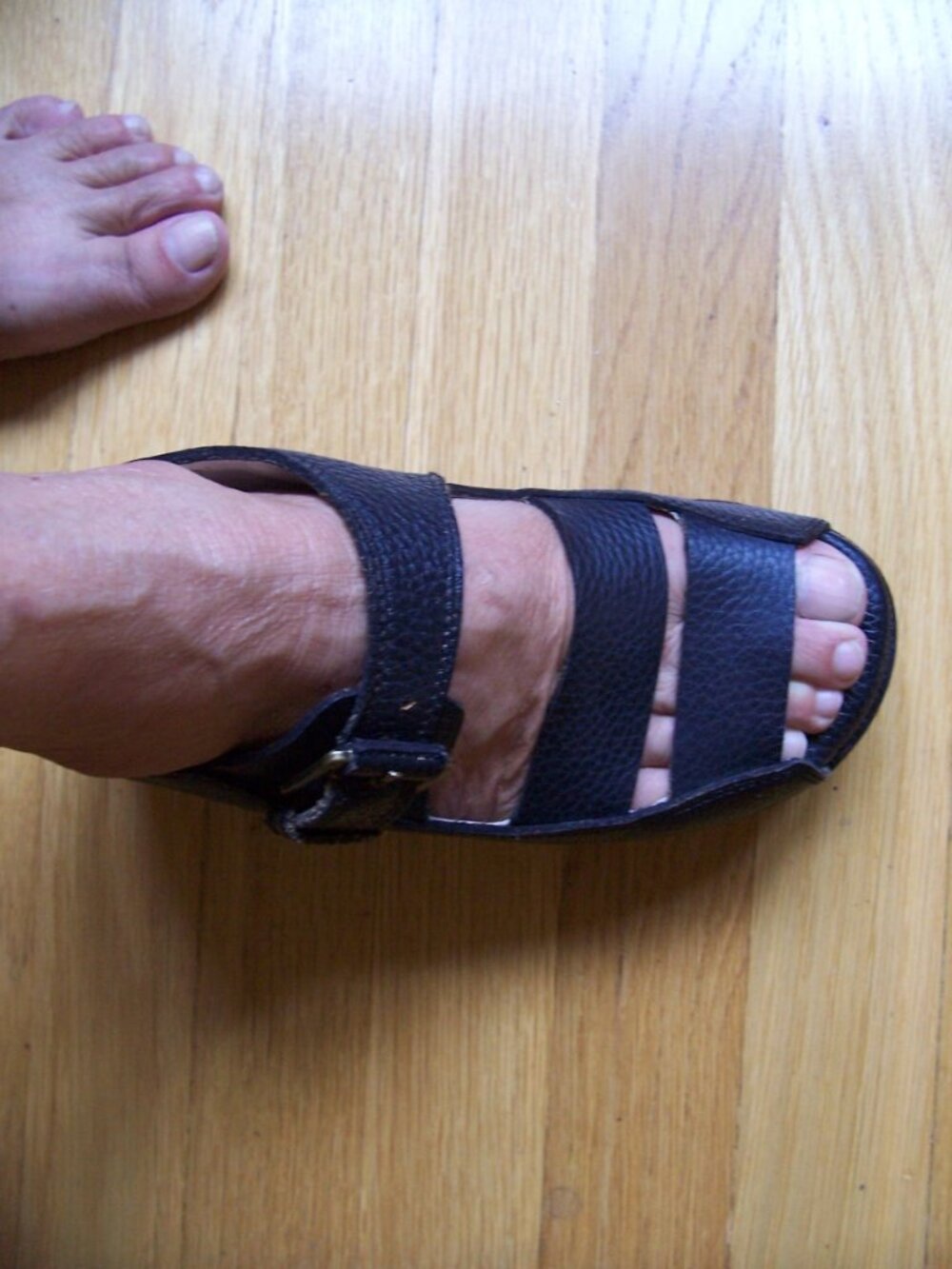 Gee WaWa Black Leather Platform, Sandals in Very Good Condition Size 7